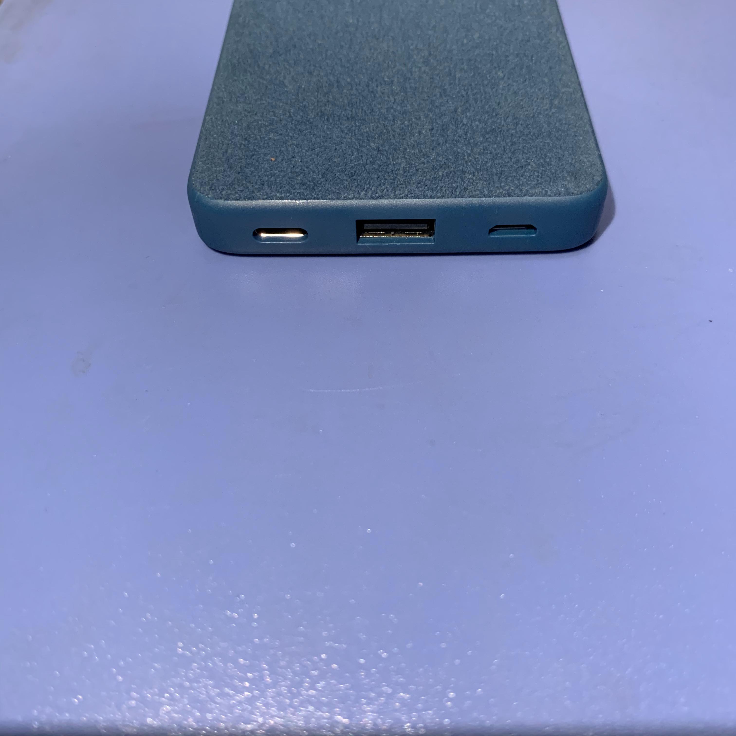 爱国者移动电源2018纪念版,爱国者10000毫安充电宝测评