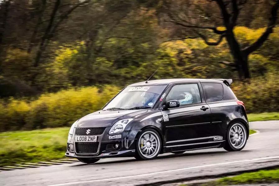 1.5雨燕实测,外媒试驾