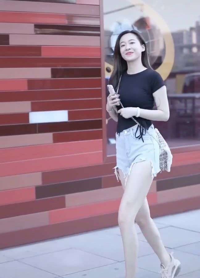 休闲萝卜裤配老爹鞋,高腰直筒裤搭配老爹鞋