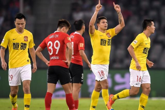 恒大为社会发展做出了巨大的贡献,意外恒大归化球员或无法代表国足