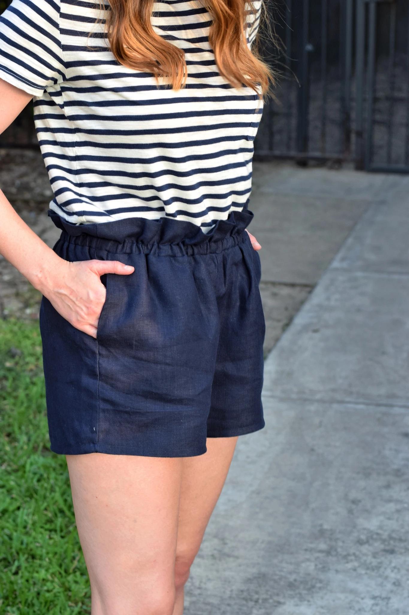 短裤一根布腰带的系法,短裤的一条裤带怎么系