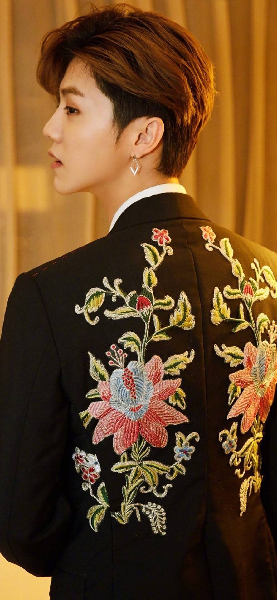 鹿晗勋章歌词壁纸图片,鹿晗手机壁纸主题锁屏