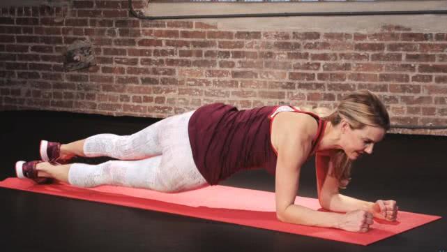 产后肚子大一天能瘦的动作,产后肚子变平坦的动作