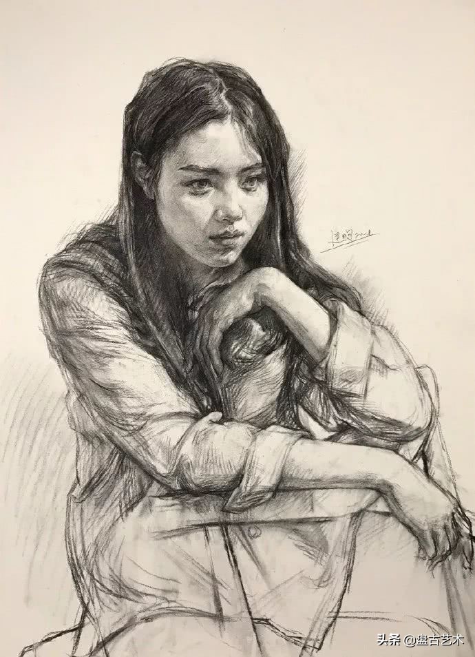 怎样画素描带手半身像才有美感——盘古文化艺术