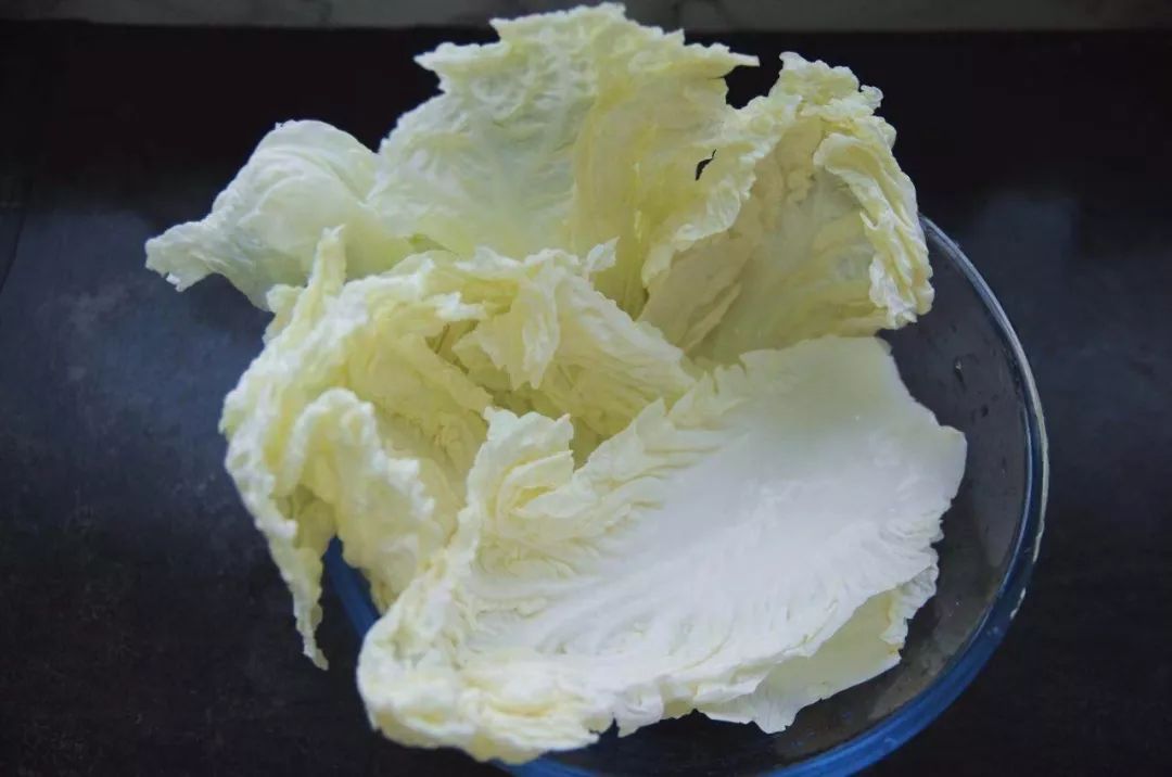 凉拌白菜小窍门清凉爽口简单好吃,凉拌大白菜最好吃的做法第一美食