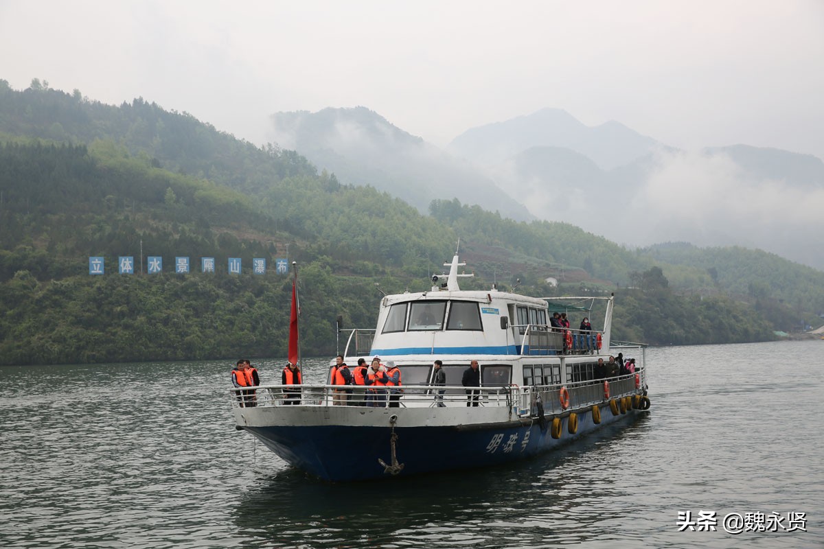 石泉后柳古镇：坐大游船划小木船游汉江，走进老街吃腊肉吃鱼