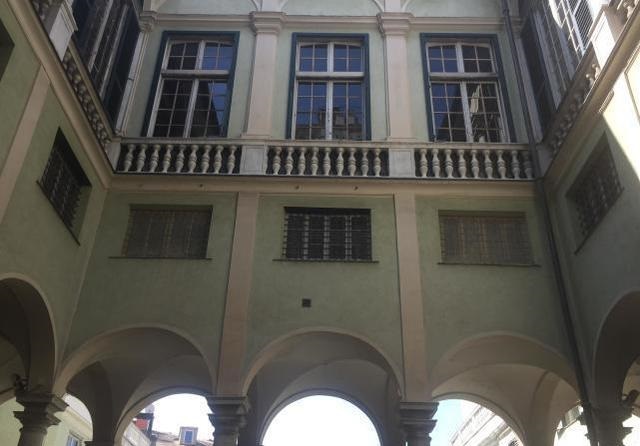 世界上最迷惑的国家:墙上画假窗户分不清真假,原因只是为*税逃**