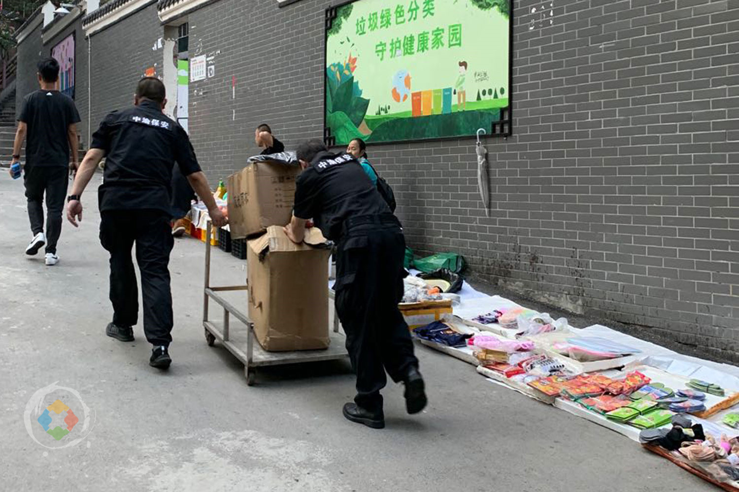 摆地摊袜子10块钱7双能赚钱吗,女大学生摆地摊一晚只赚5块钱