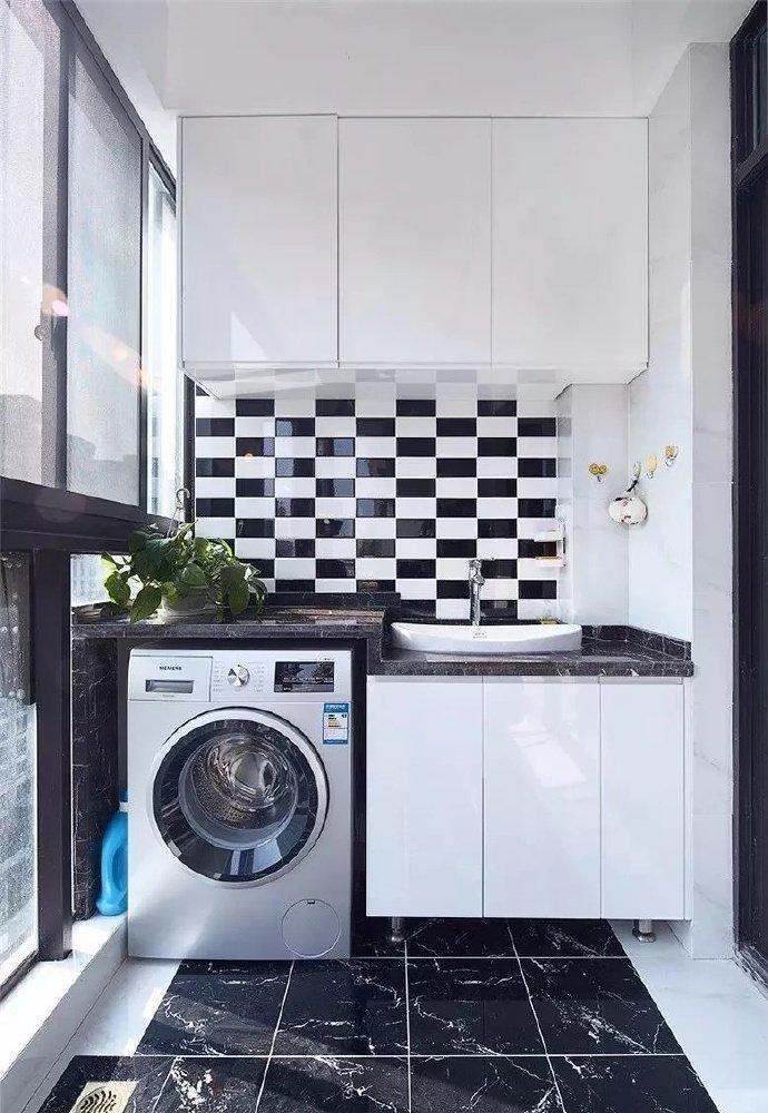 阳台有空调洞口怎么装洗衣机,洗衣机装阳台还是卫生间