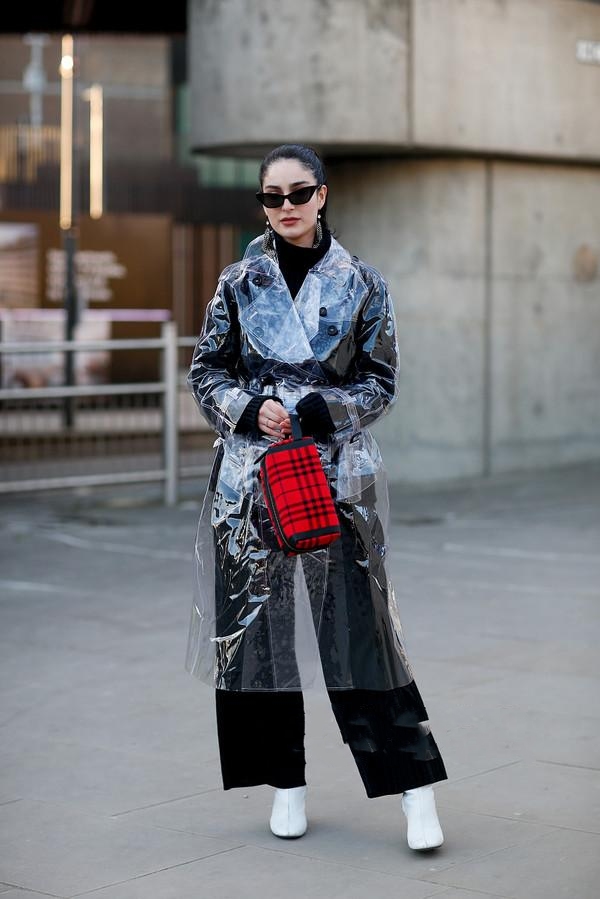 做塑料衣服的小女生,用塑料做女生手工