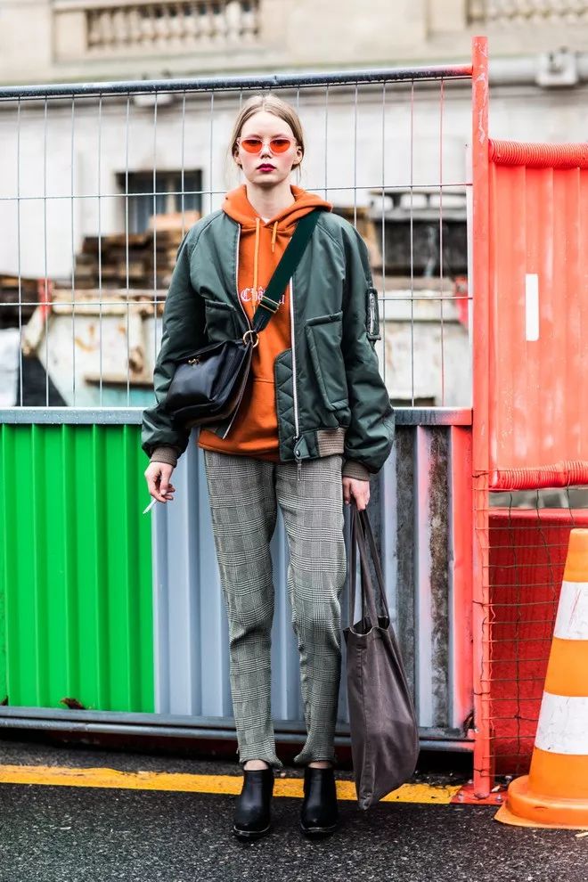 卫衣的三种好看系法,卫衣十种穿搭