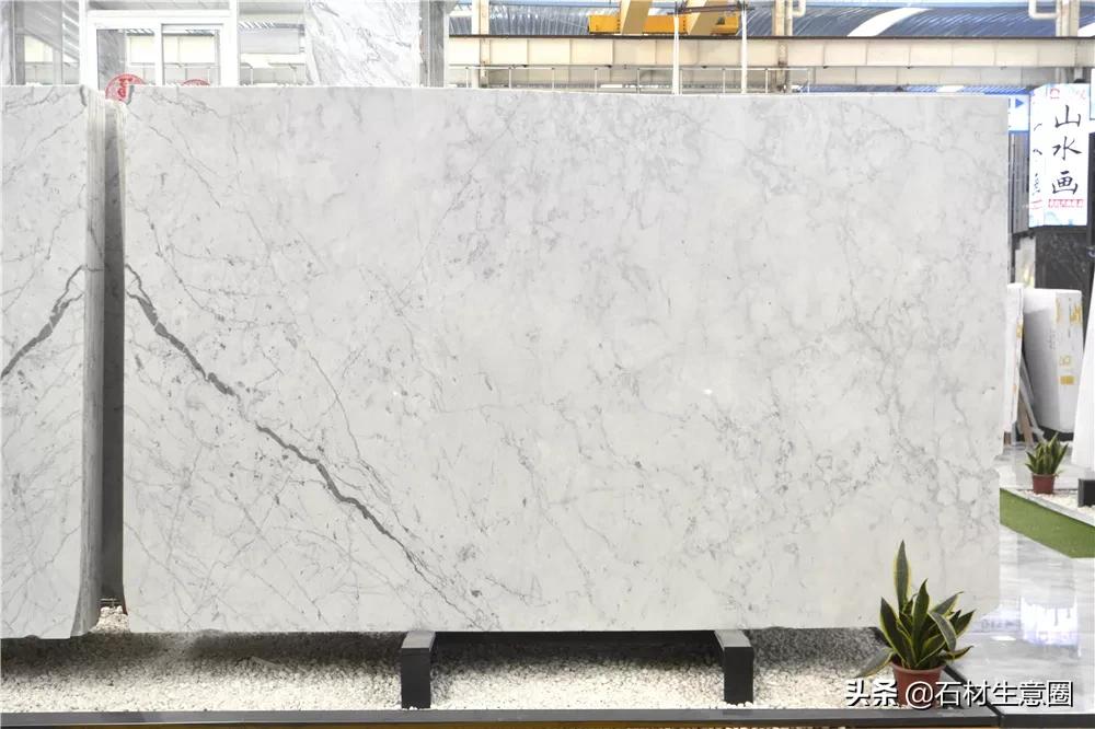 岩板选择卡拉拉塔白还是鱼肚白,卡拉拉白通体大理石