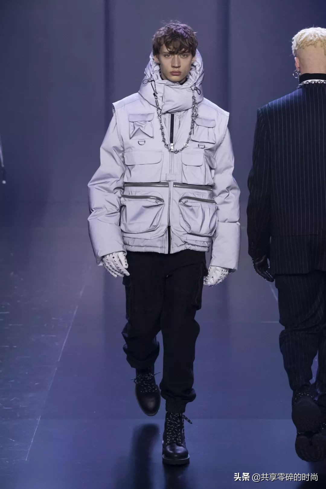 太平鸟女装新年穿搭,2022春夏巴黎时装周互动云秀场