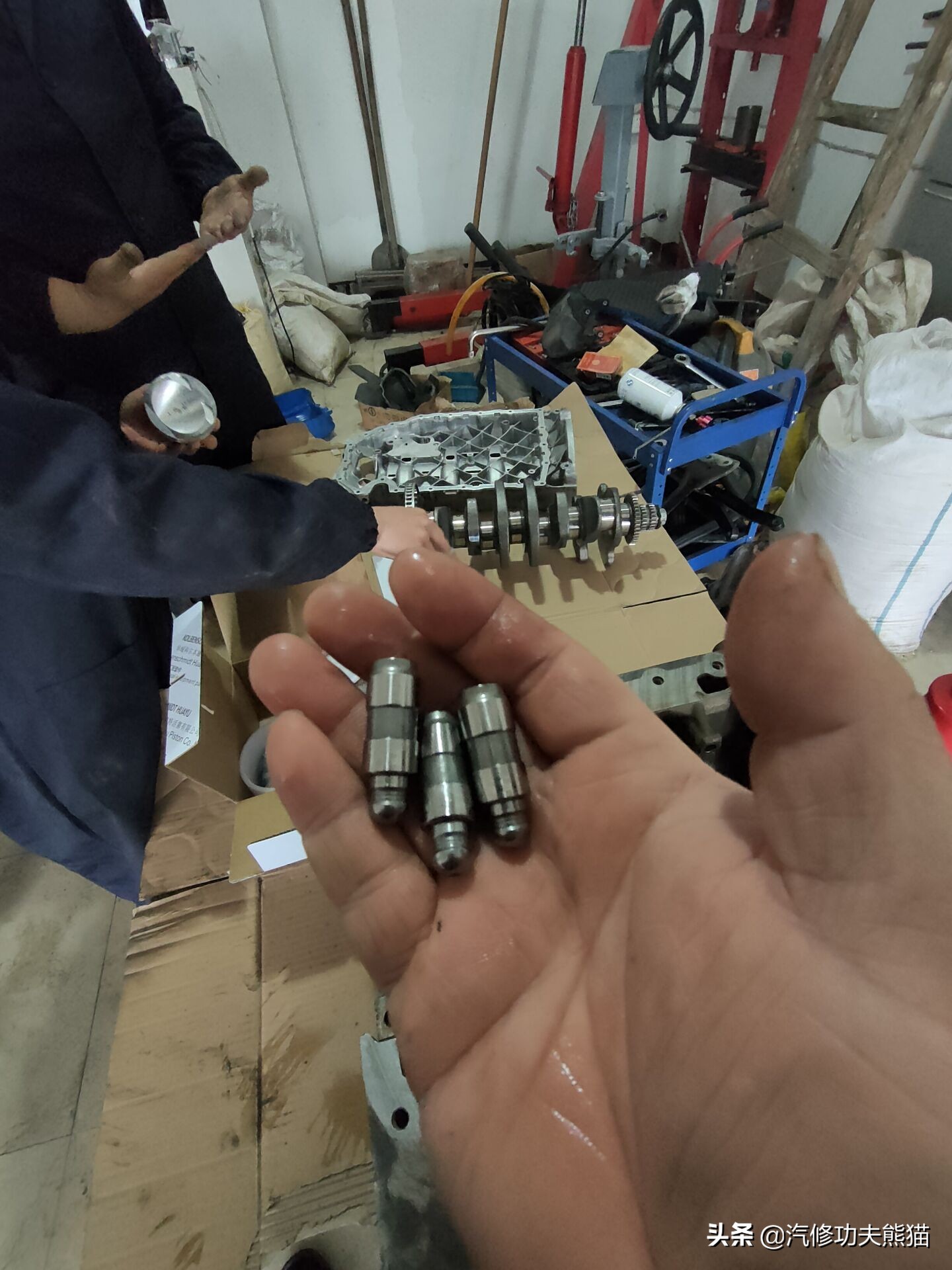 斯柯达昊锐烧机油维修视频,大众斯柯达昊锐1.8t烧机油