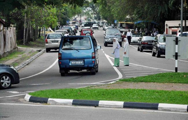 文莱国王7000辆豪车,文莱国王黄金劳斯莱斯