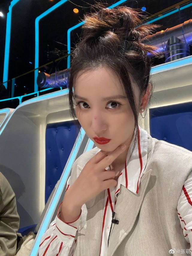 张萌被3岁女儿*力暴**戳伤鼻子,皮掀起来一块疼哭,在线求祛疤妙招