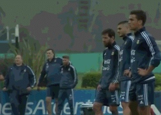 一个喜欢足球的体育老师,我有一个特别喜欢的老师