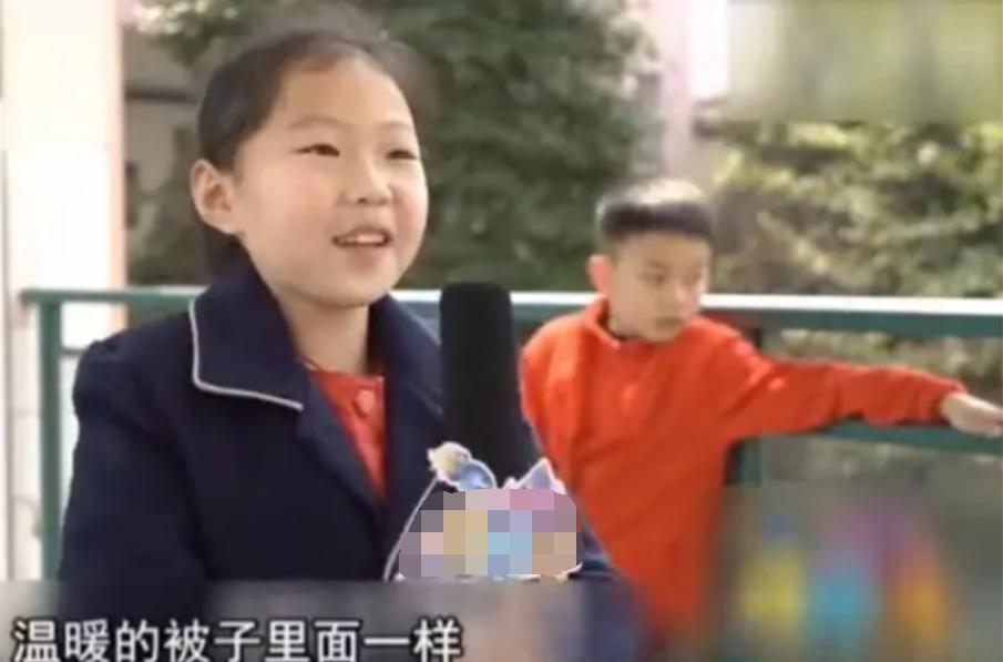 父母秀恩爱孩子提高情商,父母在孩子面前秀恩爱孩子的表现