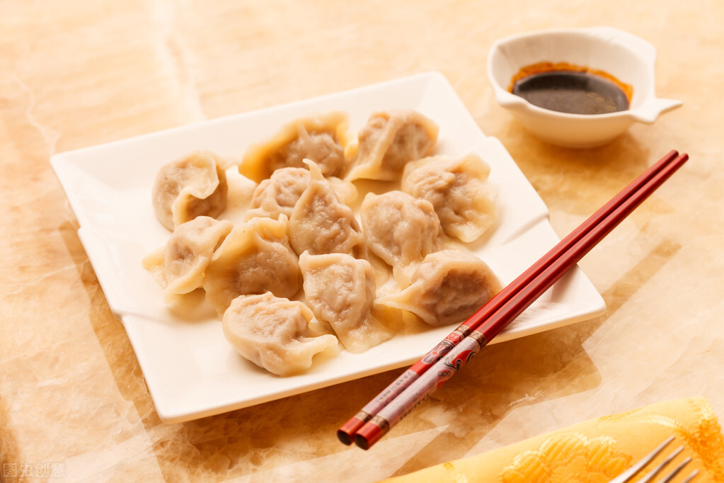 冻饺子化了粘成一坨怎么做好吃,冻的饺子全粘一块了怎么办