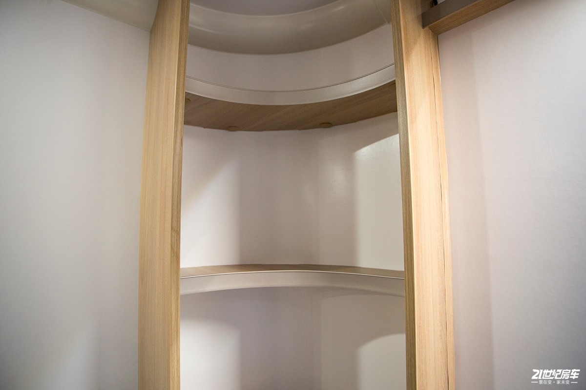 英国百丽d4,发现4拖挂式房车