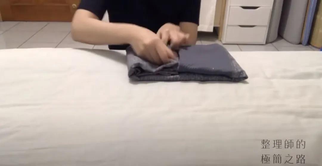 收纳师教你折衣服,折厚衣服的收纳方法