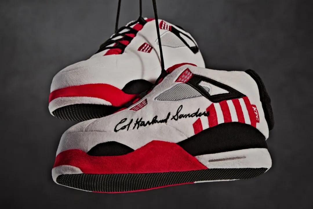 胆小慎入!村上隆僵尸雕塑近赏;宜家联名“抢钱”计划启动