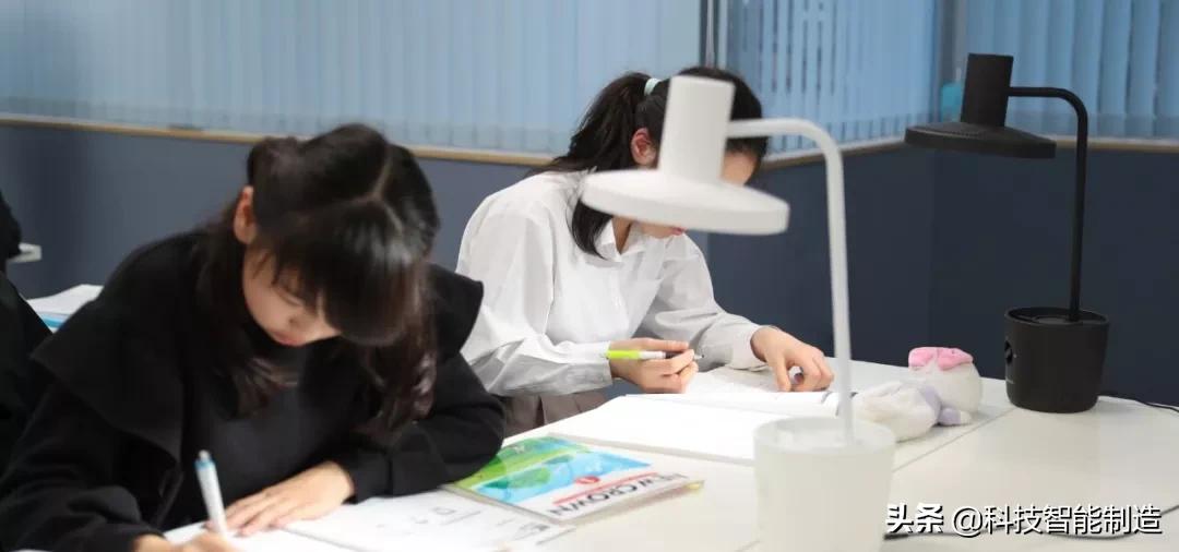 巴慕达台灯视频,日本乔布斯