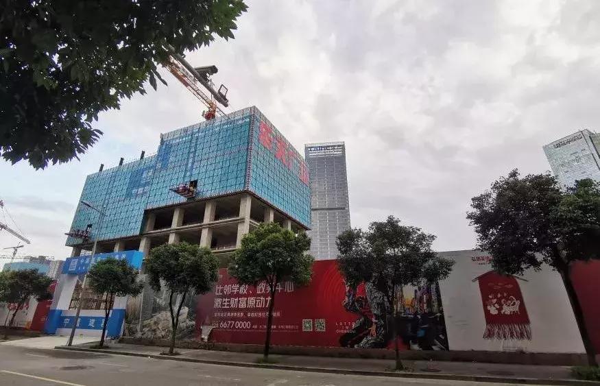 磨了7年“洋工”之后，攀成钢乐天广场终于冒出了地面