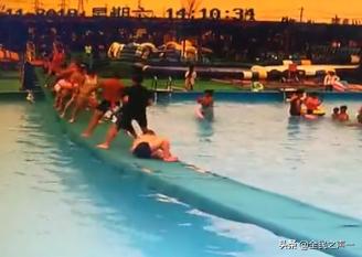 女子体验网红千层漏摔成九级伤残,女子跌落网红桥受伤致残起诉