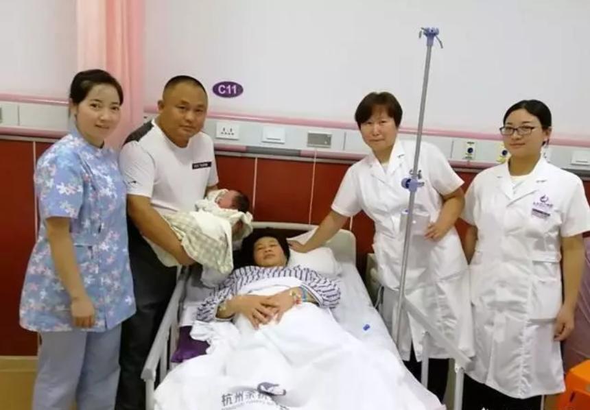 准妈妈怀孕双胞胎,准妈妈怀上罕见五胞胎