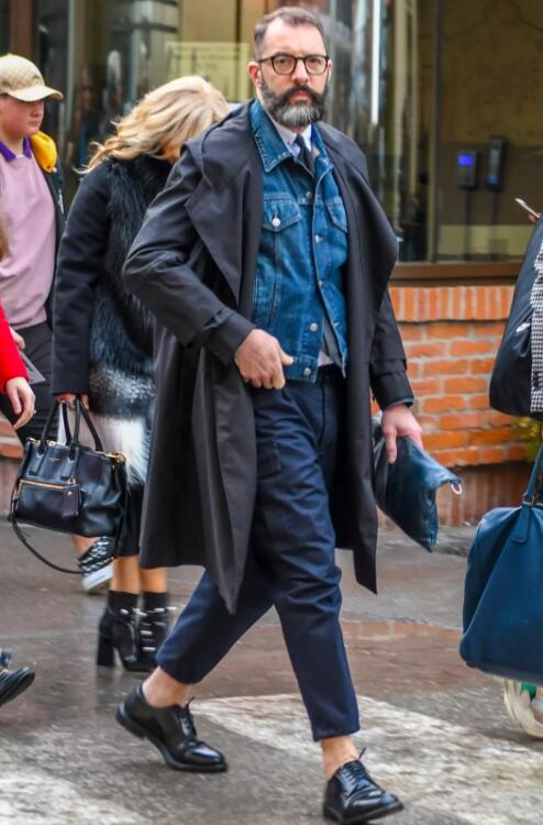 脸黑脖子黑怎么穿衣服,骨架大脖子短的女生怎么穿衣