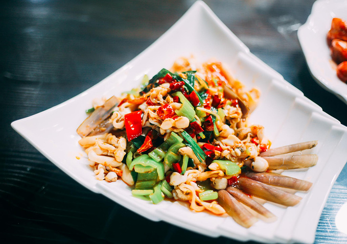 三亚本地人最爱去的海鲜广场,每天都是人山人海,好吃还不贵