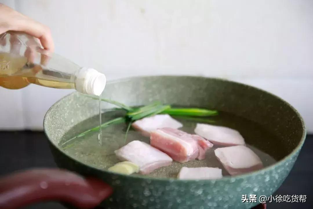 砂锅菱角红烧肉,菱角的功效与作用孕妇