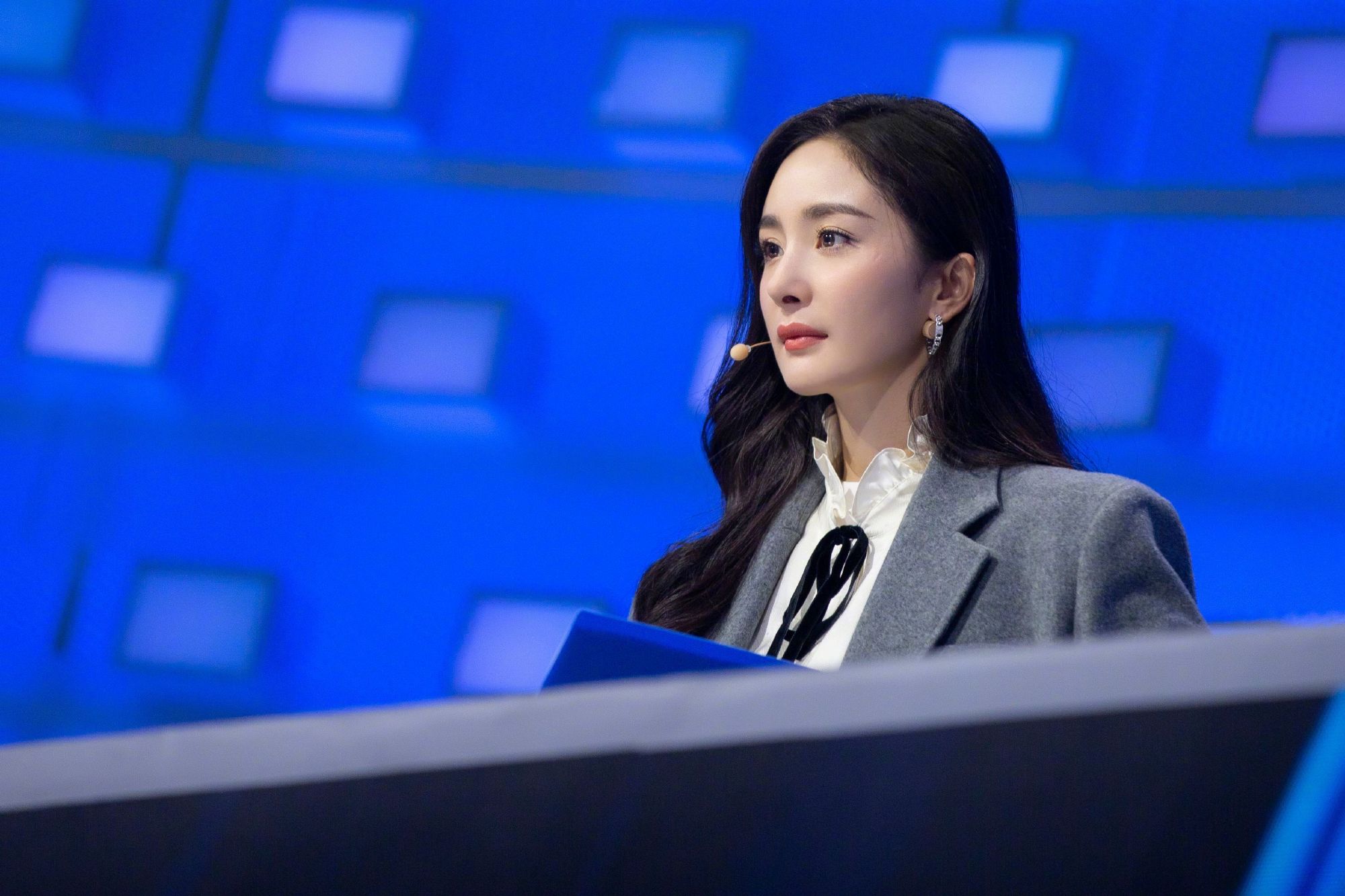 被杨幂穿搭惊艳了,被杨幂穿出了少女感