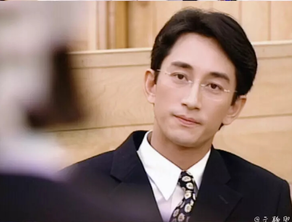 看了香港演员戴眼镜，突然明白了什么叫斯文败类