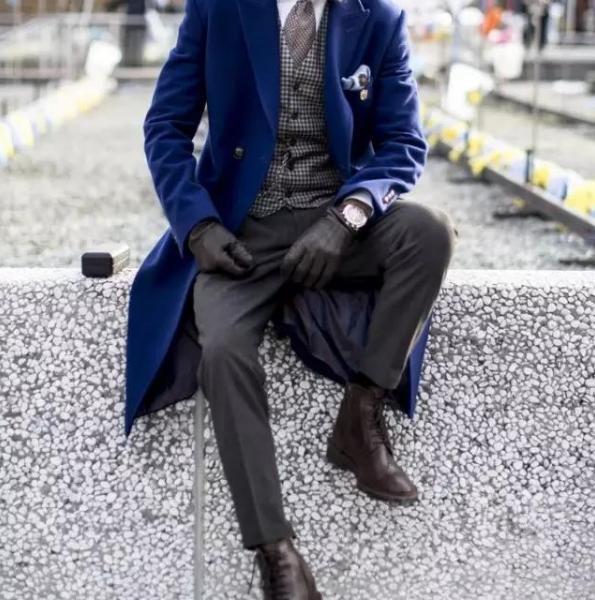 冬天里还穿黑色?试试这三个颜色,打破平庸,做个不一样的潮男