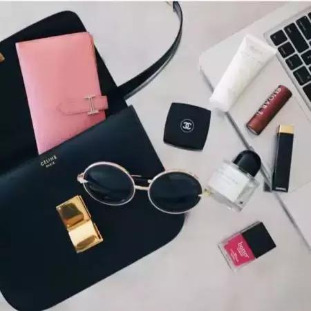 celine豆腐包保值吗,celine豆腐包每年有什么颜色