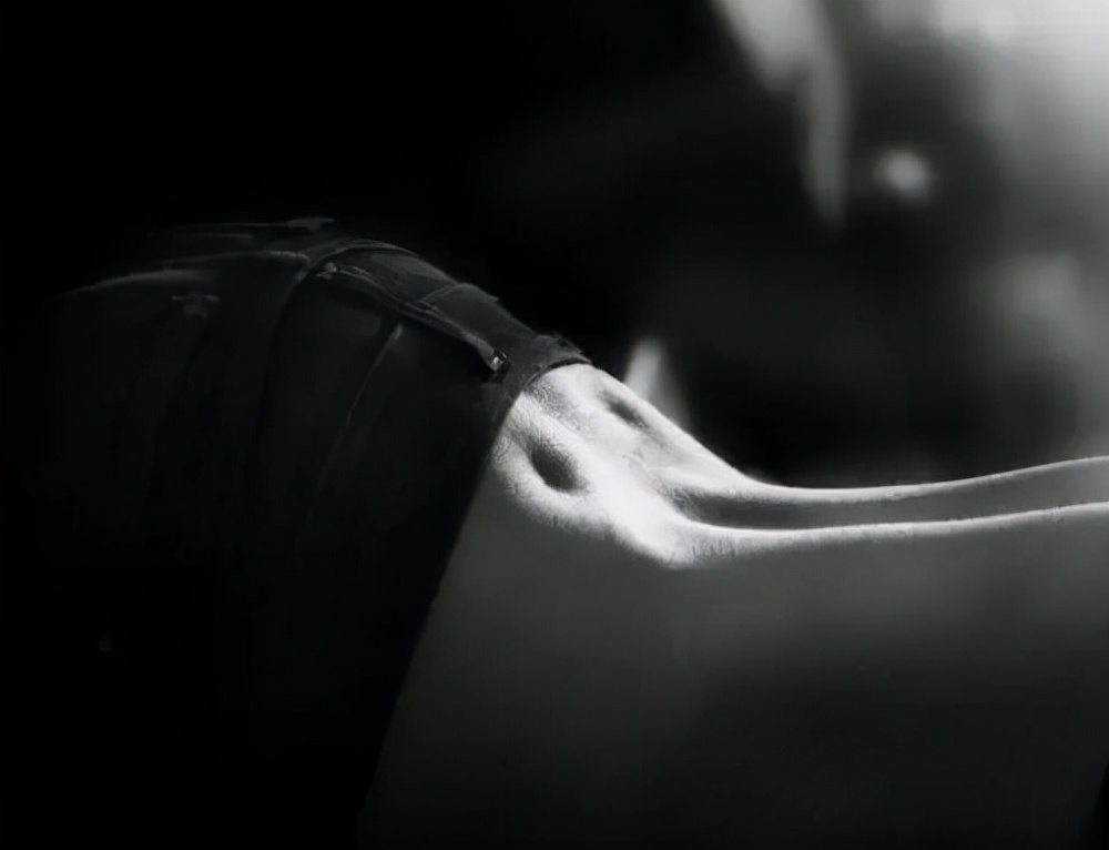 有两个腰窝还有个凹窝,为什么有的人后腰有窝窝