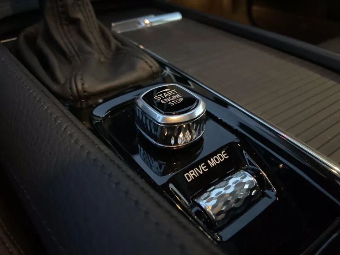 沃尔沃s90智逸豪华2022款使用说明,沃尔沃s90t8混动版2022款缺陷