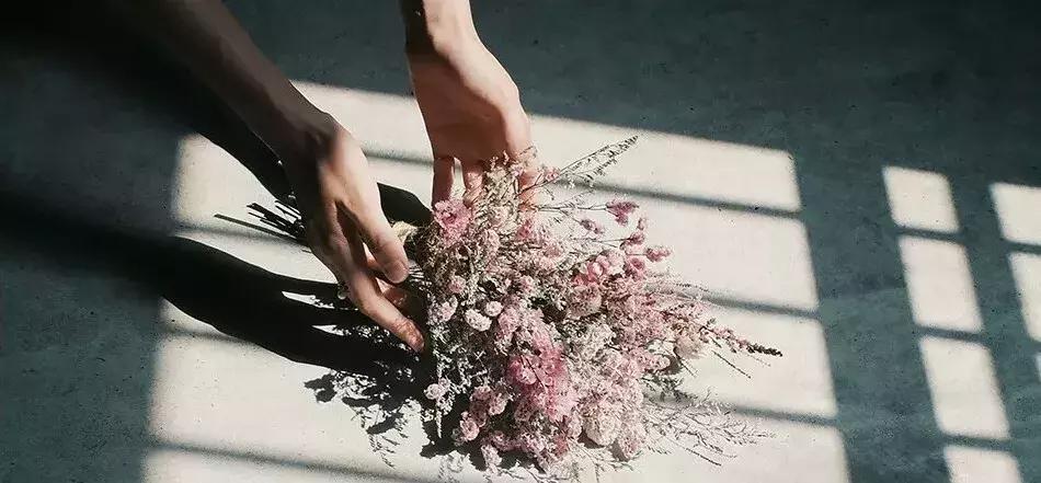 25岁的女人没结婚是什么状态,女孩子过了25岁还没嫁人