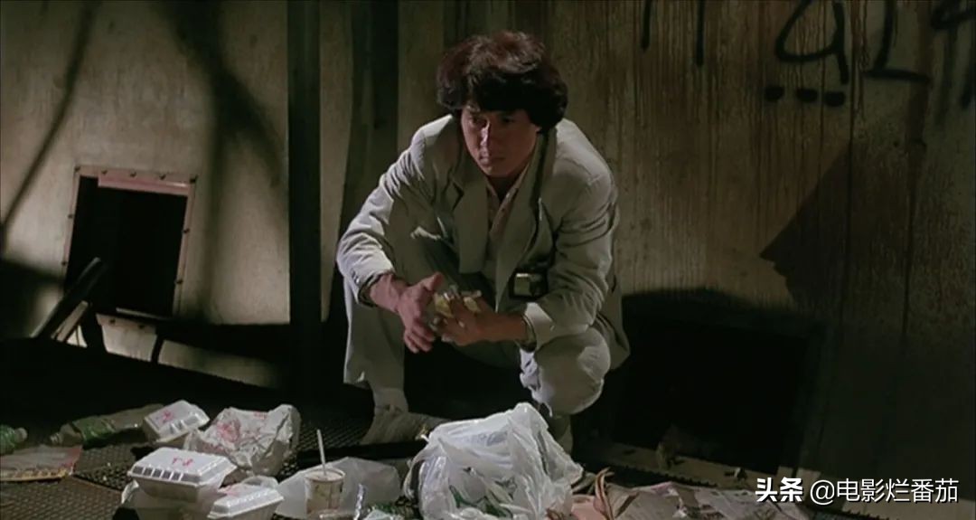 一急之下炒掉导演自己来，成龙在放火烧掉整条街后，电影终于大卖