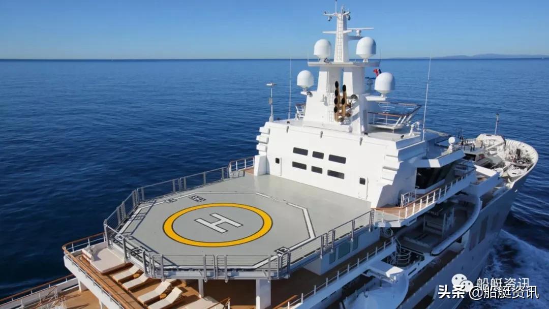 带地效飞行器的豪华游艇,带直升机甲板的豪华游艇