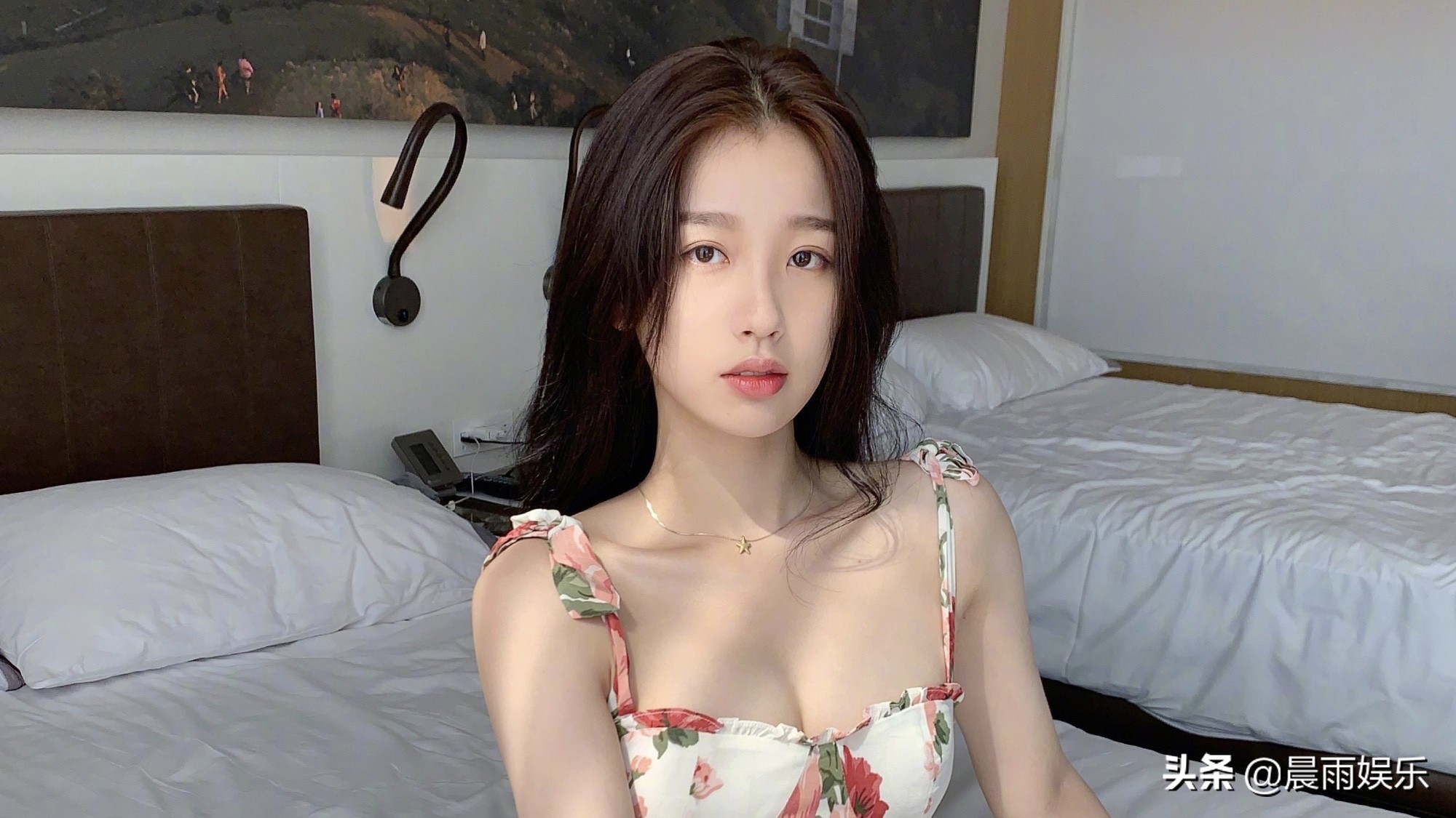 售卖虞书欣朋友圈内容，入侵河正宇手机，疯狂粉丝毁了多少艺人