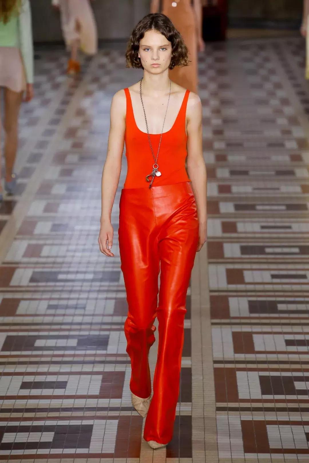 过年真的只要穿红色就是最好看的,春节必须有红色单品