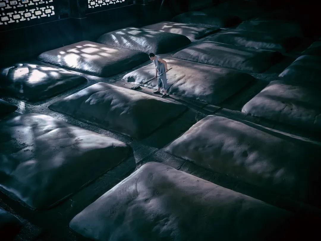 诗传泸酒香,杯杯国宝窖池原浆,邀君共品泸州山水岁月的醇厚绵长