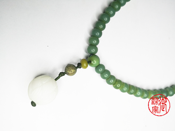 红楼梦翡翠雕刻吊坠,红楼梦文化艺术珍藏品