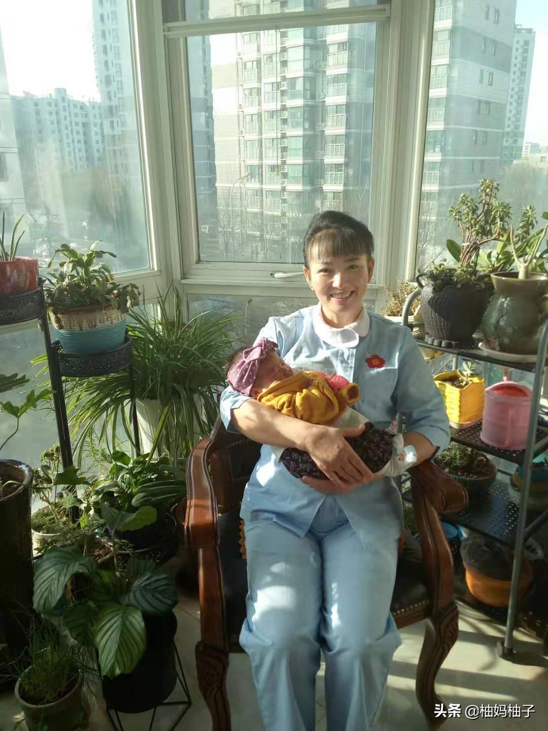 花8000请育婴师,花五千块钱请的育儿嫂