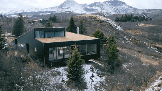 在冰岛最深的湖边自建木屋,自建木屋冰岛