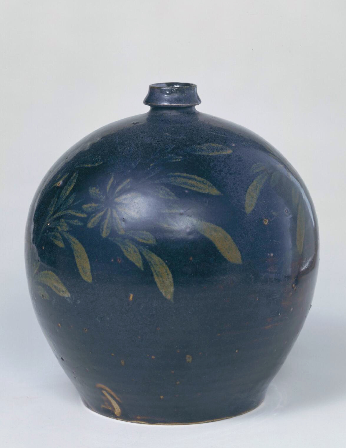 宋金时期半釉黑陶瓷,釉如凝脂的青花瓷器图片