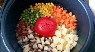 用电饭锅不加一滴水做菜,炒菜不用油用电饭锅怎么做